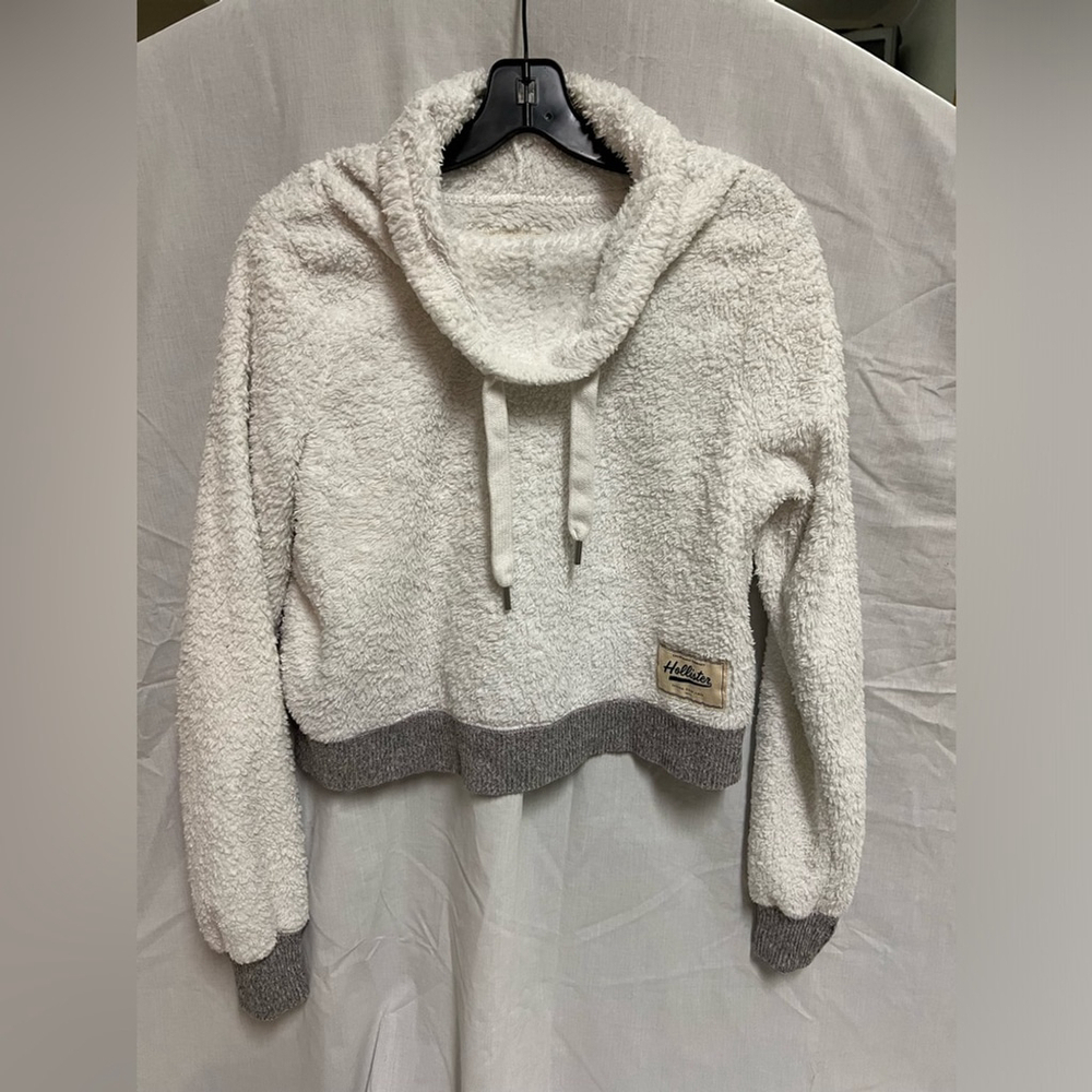 Hollister Cropped White Roll Neck Sweater Size Medium